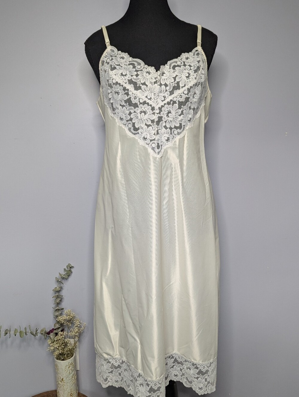 Vintage Henson Kickernick Ivory Lace Slip Dress Satin Antron III Sz 36